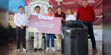 Entrega SEBIEN tinacos en Jaumave