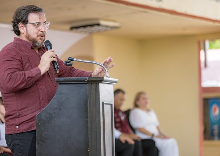 Entrega SET equipo tecnológico a primarias y telesecundarias en Reynosa