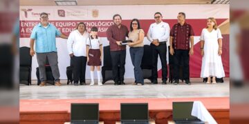 Entrega SET equipo tecnológico a primarias y telesecundarias en Reynosa