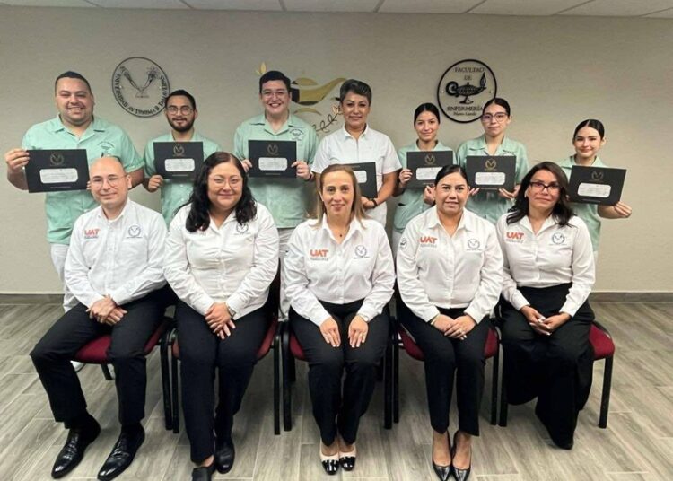 Entrega la UAT becas de excelencia y labor humanista a sus estudiantes