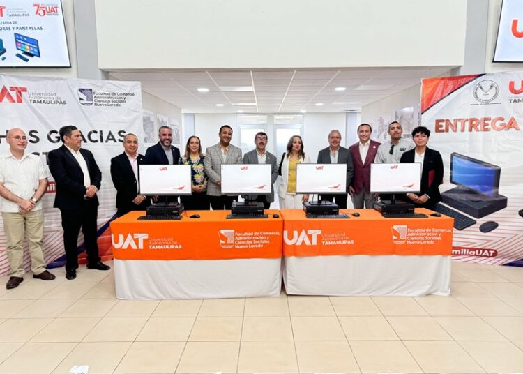 Entrega rector de la UAT equipamiento a universitarios de NLD