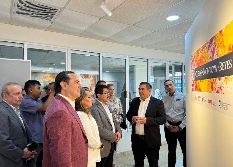 Entrega rector de la UAT equipamiento a universitarios de NLD