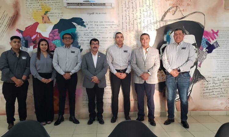 Entrega rector de la UAT equipamiento a universitarios de NLD
