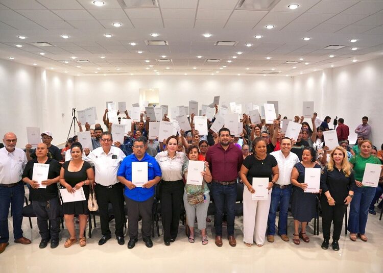 Entregan en NLD escrituras