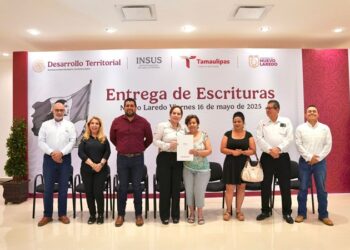 Entregan en NLD escrituras