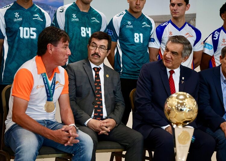 Felicita AVA a Correcaminos por poner en alto a Tamaulipas y a la UAT