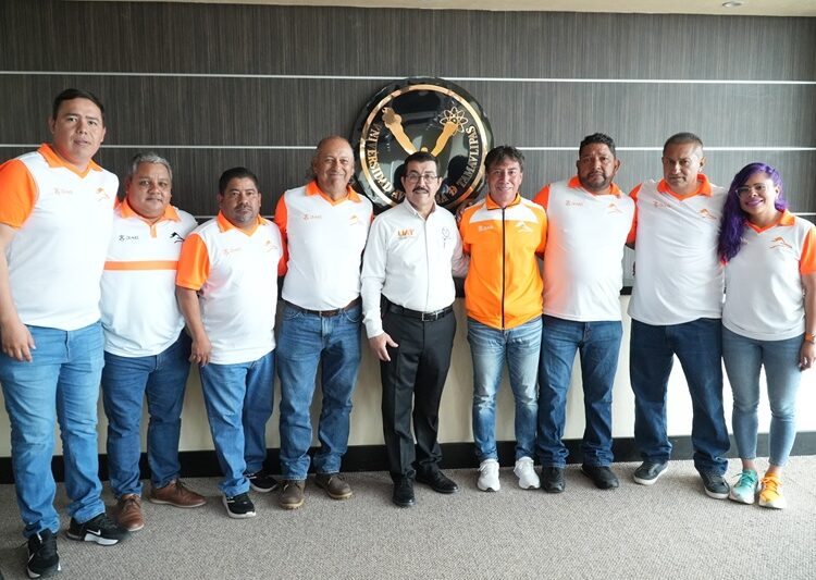 Felicita Rector a Correcaminos UAT, ¡campeones de la Premier!