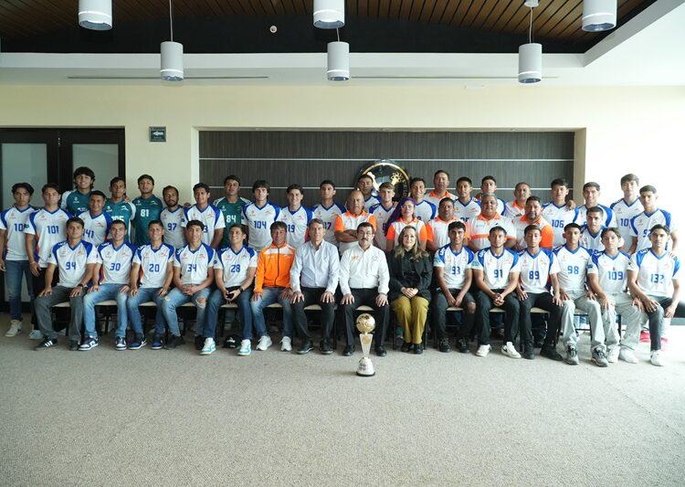 Felicita Rector a Correcaminos UAT, ¡campeones de la Premier!