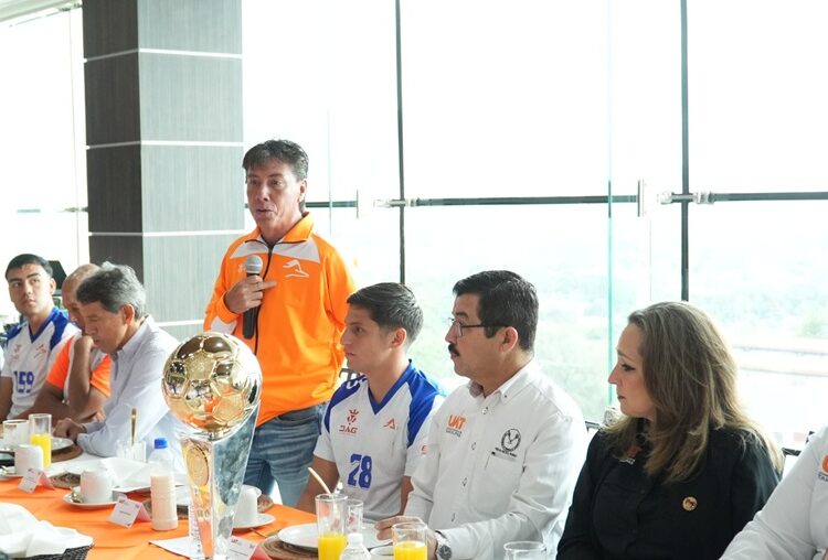 Felicita Rector a Correcaminos UAT, ¡campeones de la Premier!