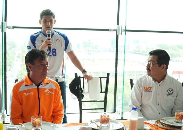 Felicita Rector a Correcaminos UAT, ¡campeones de la Premier!