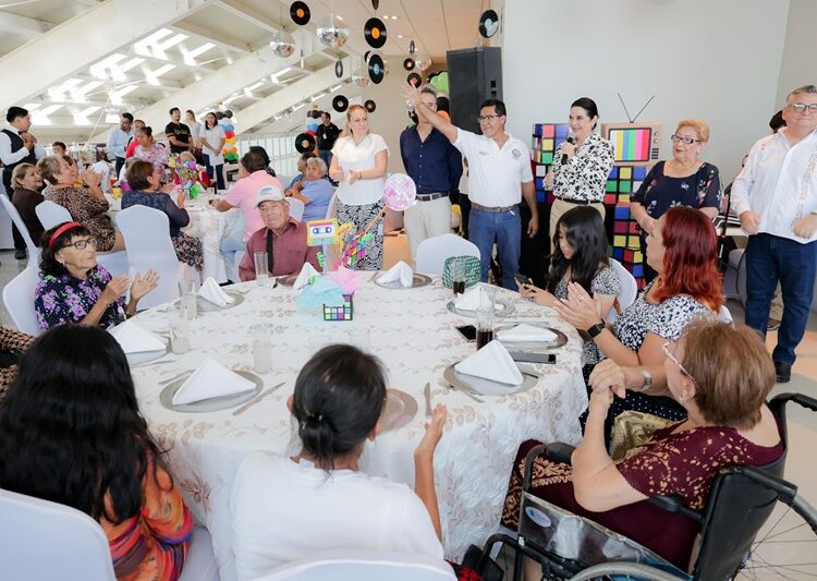 Festeja Mónica ‘Día de las Madres’ a pensionadas y jubiladas de Tampico