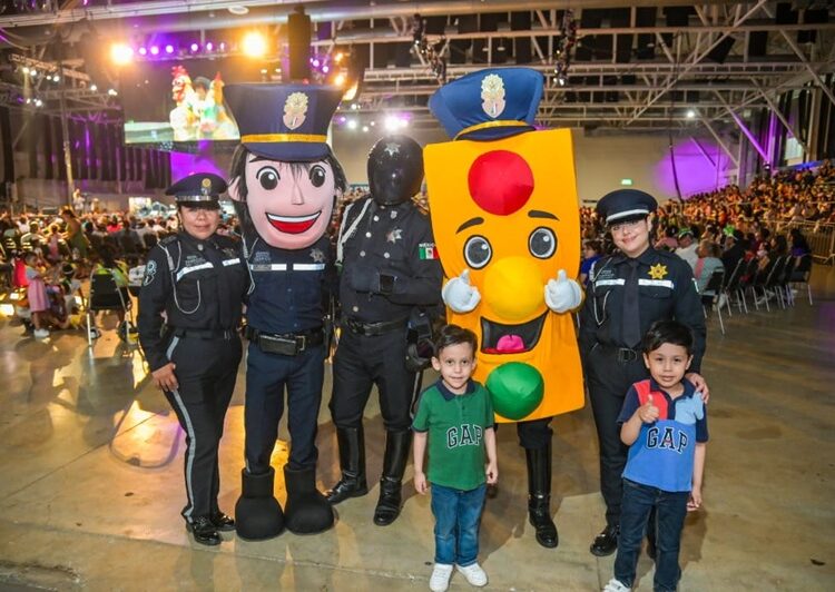 Festeja Mónica a niñas y niños con magno evento en Tampico