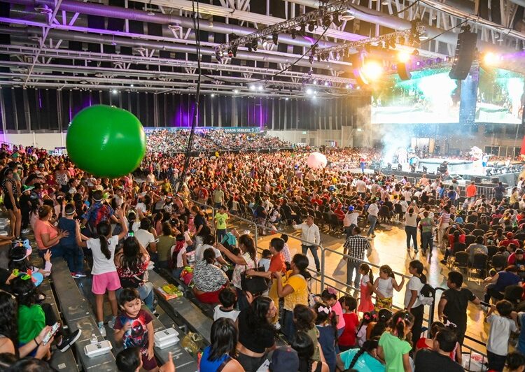 Festeja Mónica a niñas y niños con magno evento en Tampico