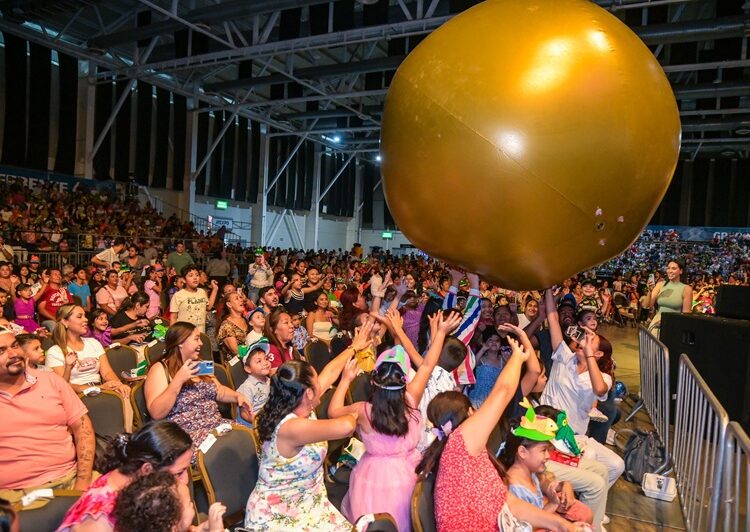 Festeja Mónica a niñas y niños con magno evento en Tampico