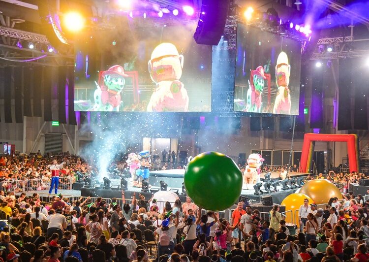 Festeja Mónica a niñas y niños con magno evento en Tampico