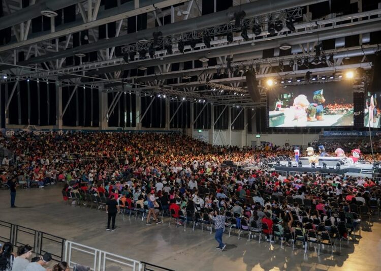Festeja Mónica a niñas y niños con magno evento en Tampico