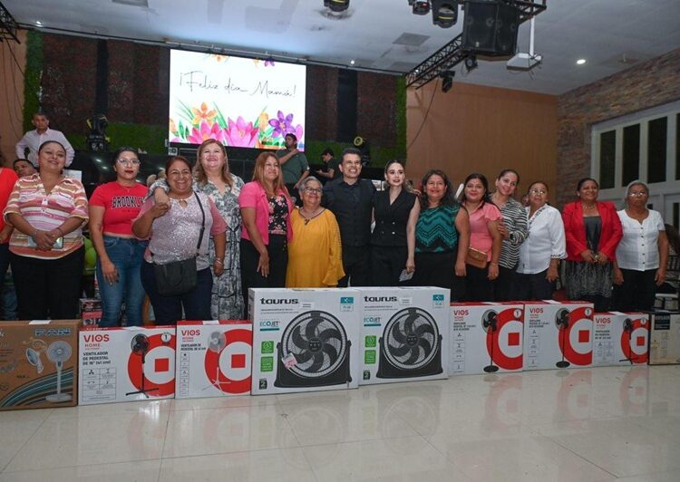 Festejan Lalo y Lucy a las mamás victorenses