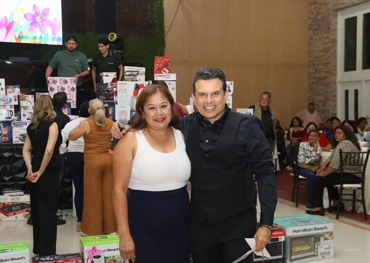 Festejan Lalo y Lucy a las mamás victorenses