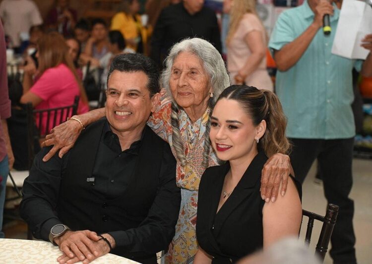 Festejan Lalo y Lucy a las mamás victorenses