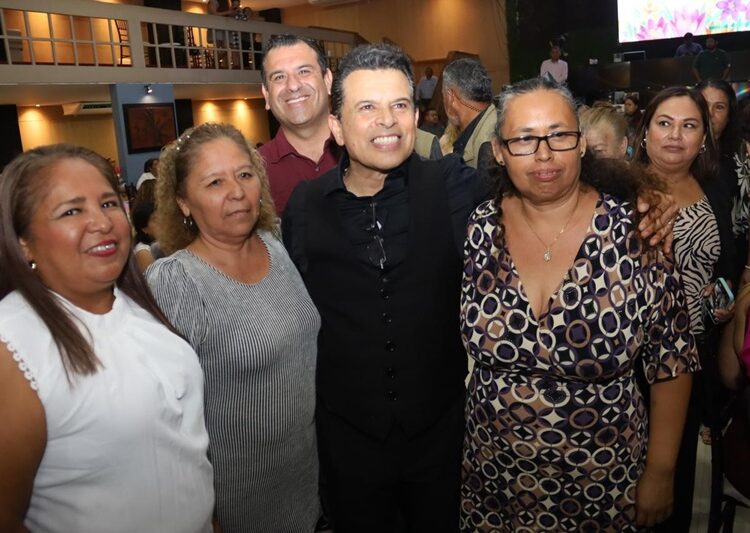 Festejan Lalo y Lucy a las mamás victorenses