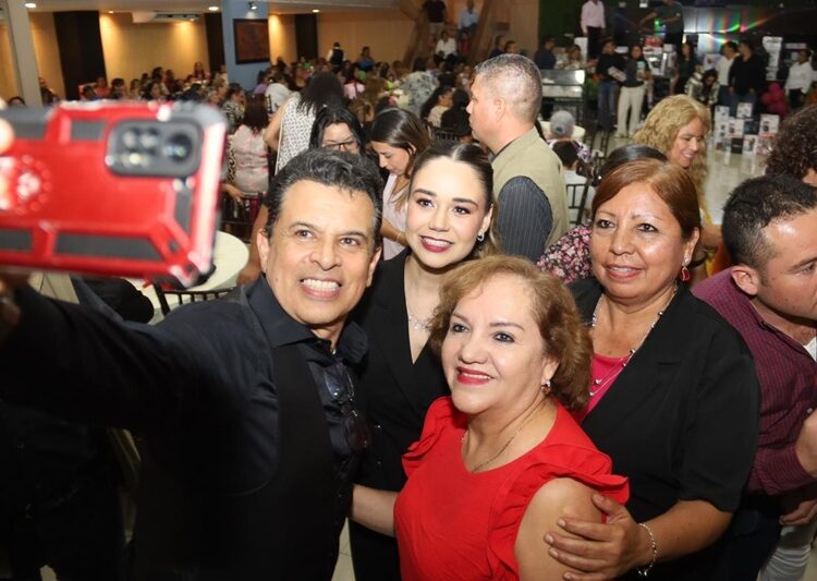 Festejan Lalo y Lucy a las mamás victorenses