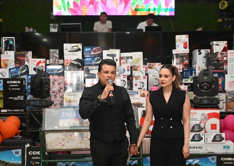 Festejan Lalo y Lucy a las mamás victorenses