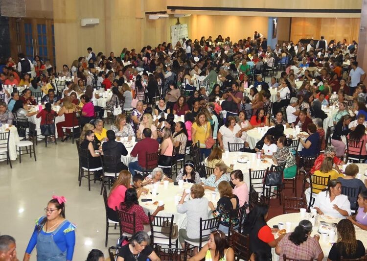 Festejan Lalo y Lucy a las mamás victorenses