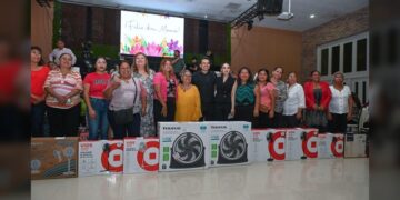 Festejan Lalo y Lucy a las mamás victorenses