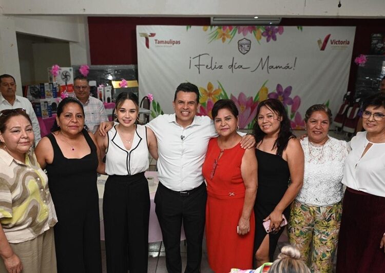 Festejan a madres sindicalizadas del Ayuntamiento de Victoria