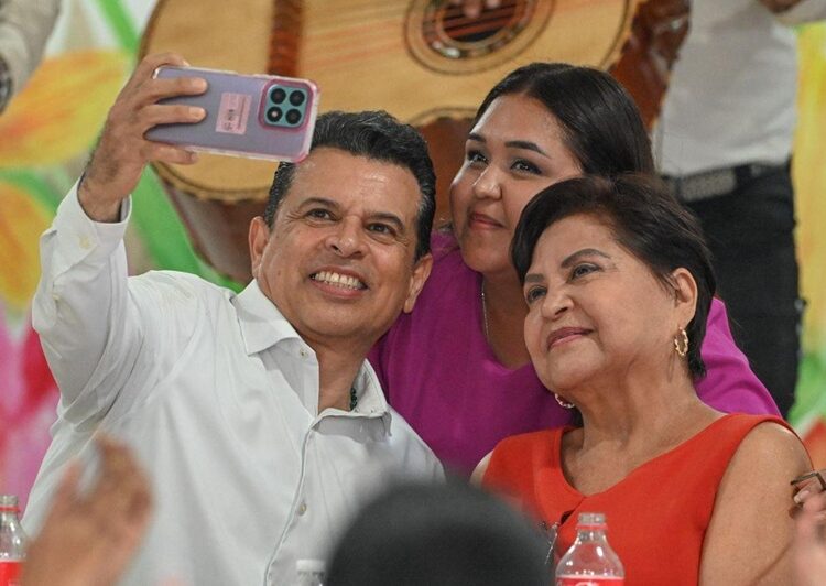 Festejan a madres sindicalizadas del Ayuntamiento de Victoria