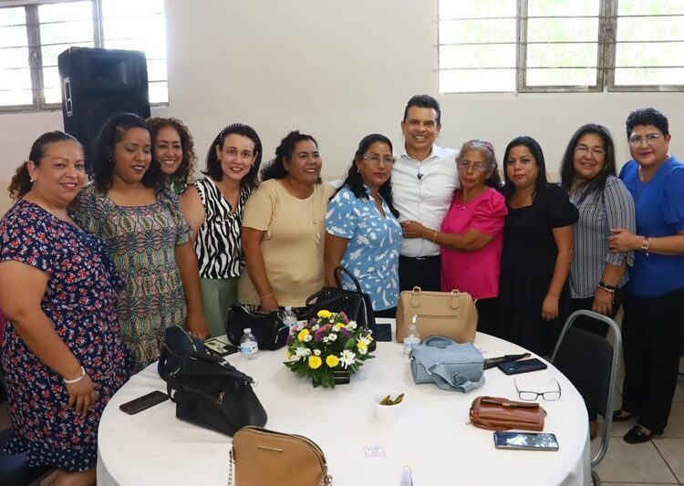 Festejan a madres sindicalizadas del Ayuntamiento de Victoria