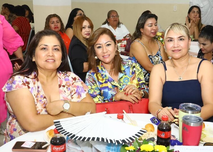 Festejan a madres sindicalizadas del Ayuntamiento de Victoria