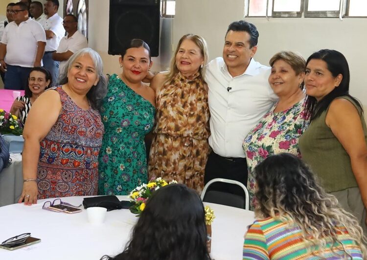 Festejan a madres sindicalizadas del Ayuntamiento de Victoria