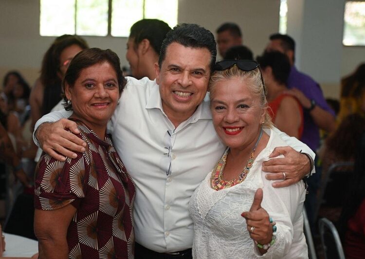 Festejan a madres sindicalizadas del Ayuntamiento de Victoria