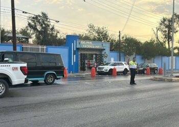 Garantiza tránsito y vialidad cruce seguro de estudiantes en primarias de NLD