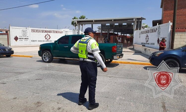 Garantiza tránsito y vialidad cruce seguro de estudiantes en primarias de NLD