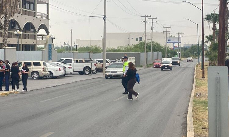 Garantiza tránsito y vialidad cruce seguro de estudiantes en primarias de NLD