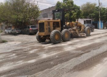 Implementa Municipio plan de azolve y bacheo en calles afectadas por lluvia