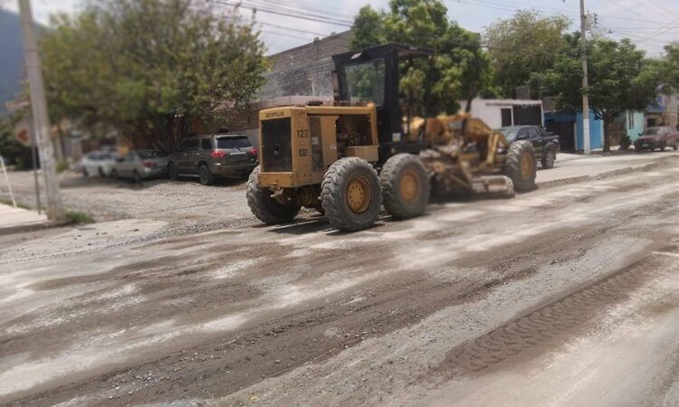 Implementa Municipio plan de azolve y bacheo en calles afectadas por lluvia