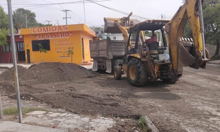 Implementa Municipio plan de azolve y bacheo en calles afectadas por lluvia