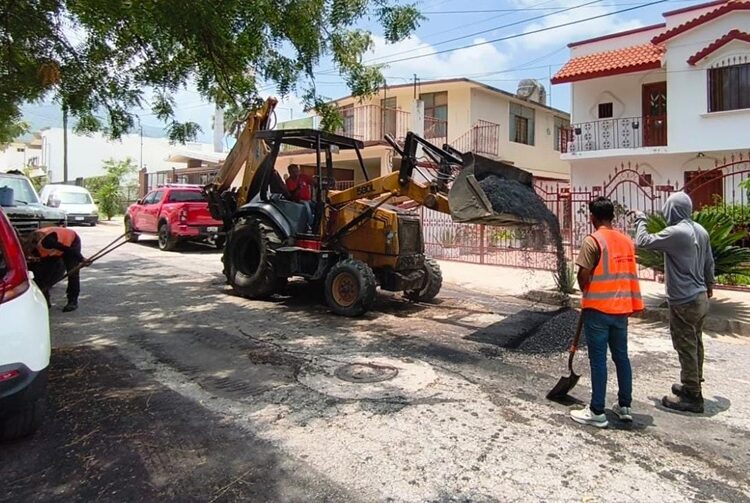 Implementa Municipio plan de azolve y bacheo en calles afectadas por lluvia