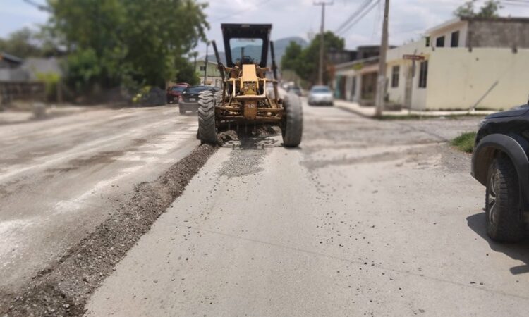 Implementa Municipio plan de azolve y bacheo en calles afectadas por lluvia