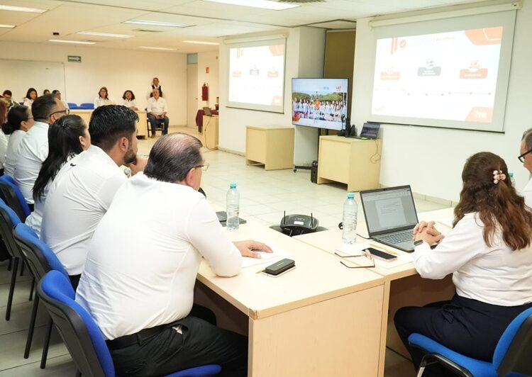 Implementa la UAT prepa en línea