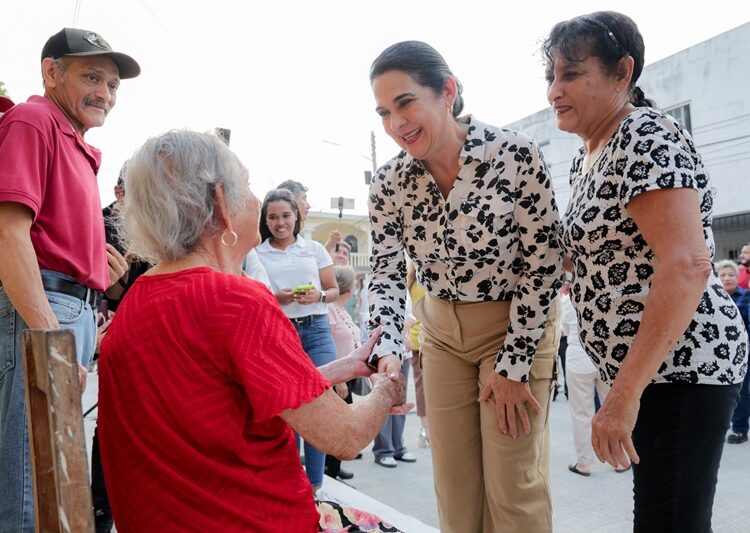 Inaugura Mónica pavimentación de 2 calles en Colonia López Portillo