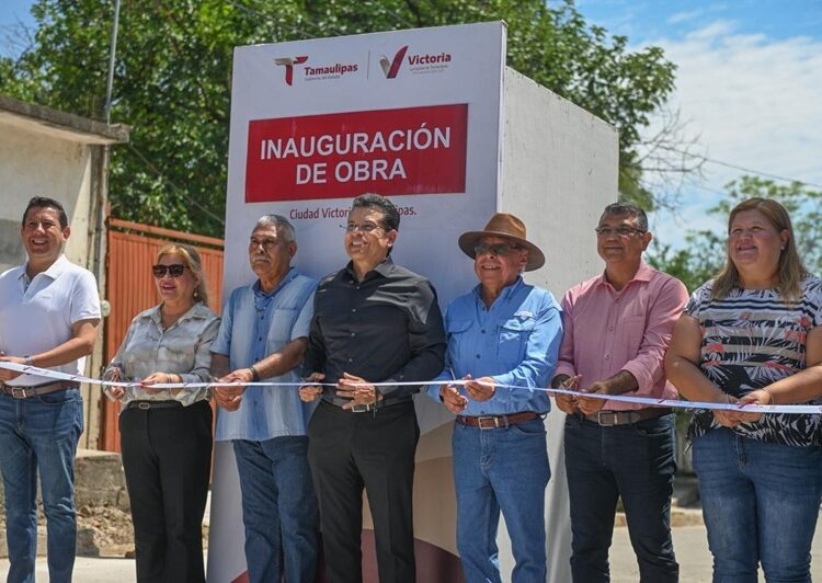 Inaugura Gattás calle de concreto hidráulico en colonia Tamatán