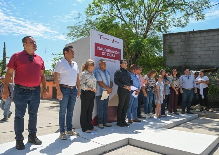 Inaugura Gattás calle de concreto hidráulico en colonia Tamatán