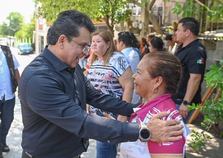 Inaugura Gattás calle de concreto hidráulico en colonia Tamatán