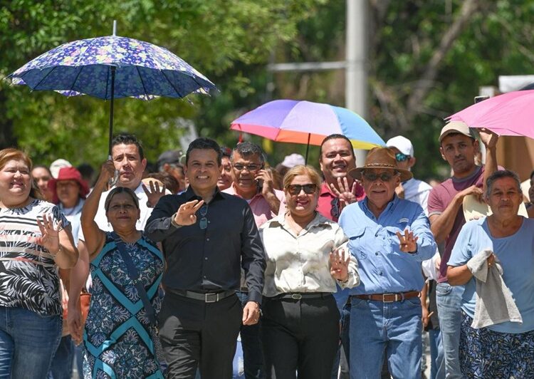 Inaugura Gattás calle de concreto hidráulico en colonia Tamatán