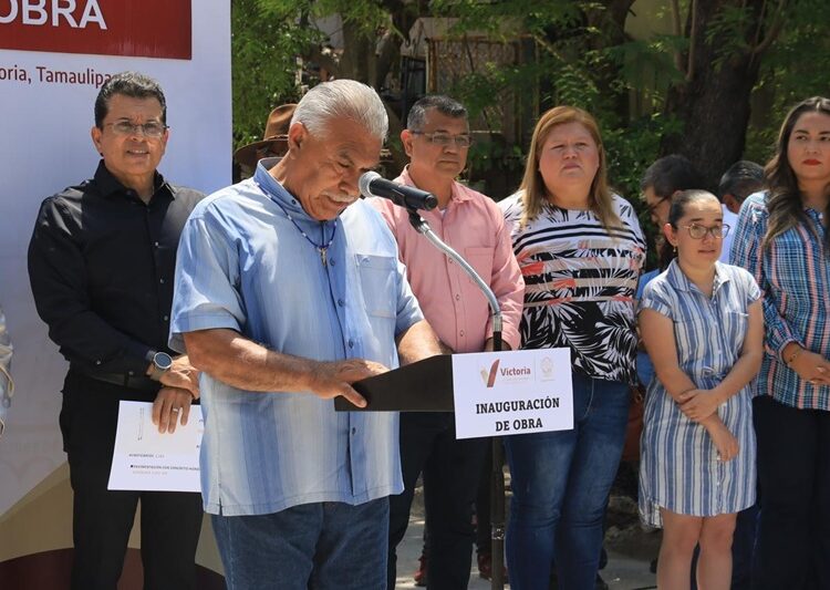 Inaugura Gattás calle de concreto hidráulico en colonia Tamatán