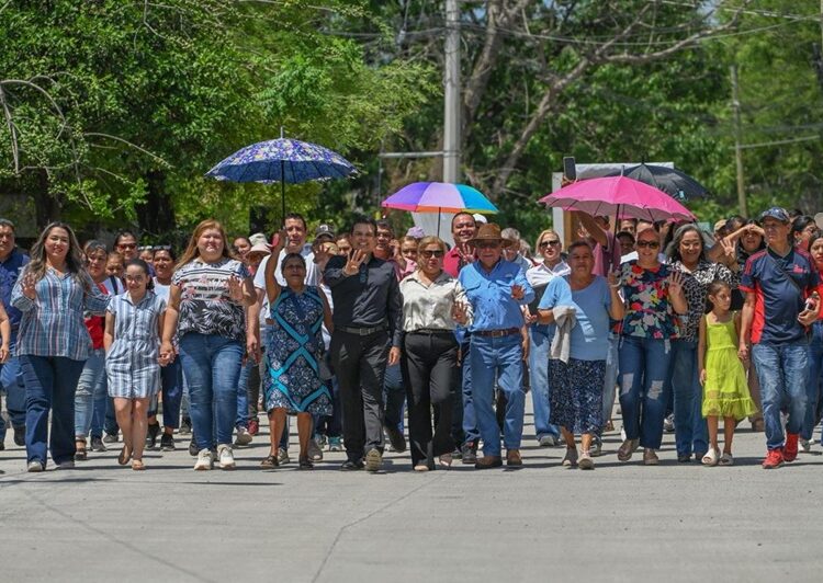 Inaugura Gattás calle de concreto hidráulico en colonia Tamatán